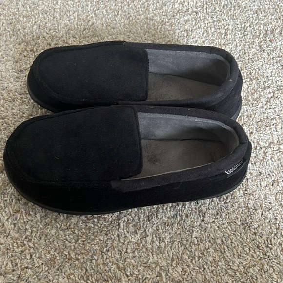 Men’s Isotoner memory foam fuzzy slippers size 8.5-9.5 - Picture 3 of 3